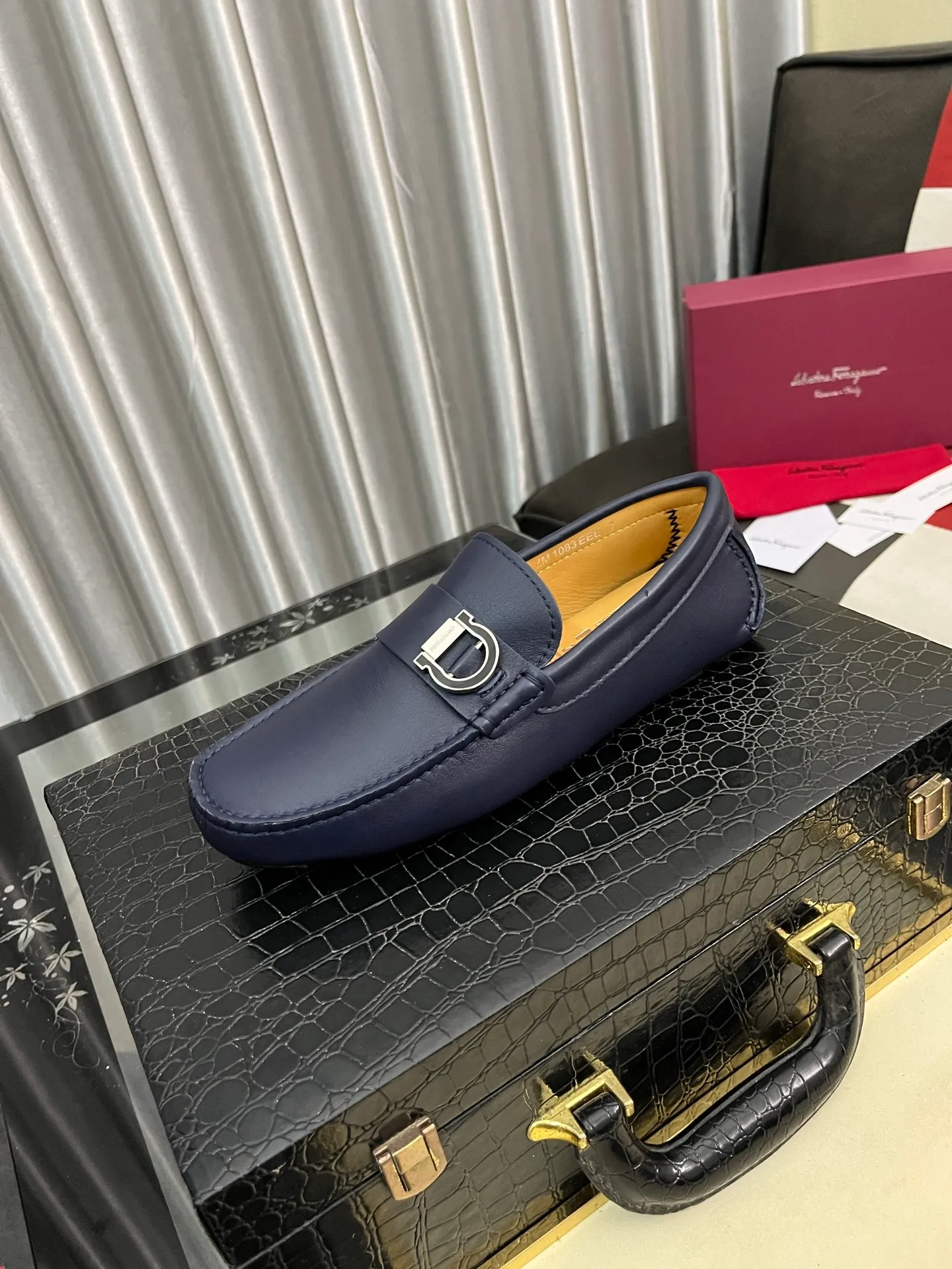 Men's shoes 💰560⌚️⌚️ Ferragamo [Ferragamo] new high-end quality framed shoes. The style is luxurious and elegant, with equal emphasis on practicality and style. We pay special attention to quality and details. The shoe last leather, workmanship and comfort are not inferior! Material: Imported first-layer soft cowhide leather upper ➕Genuine leather lining, code number: 38-446️⃣colors available